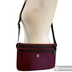 Victorinox Lifestyle Accessory Compact Unisex Crossbody Bag
